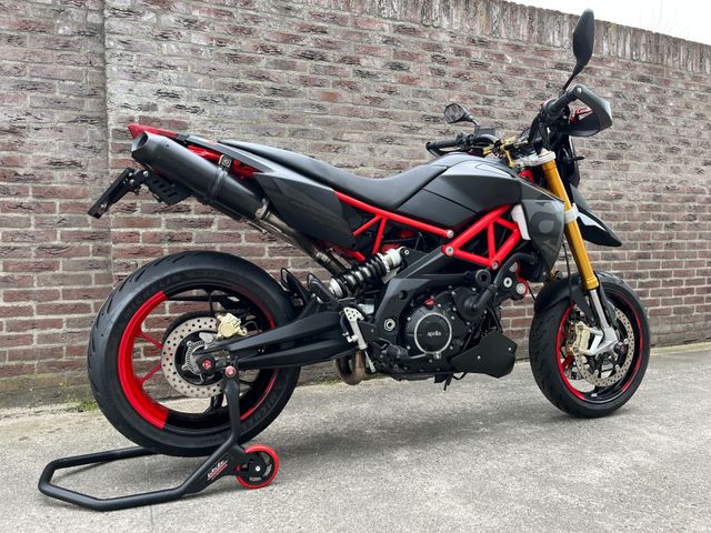 aprilia - dorsoduro-900