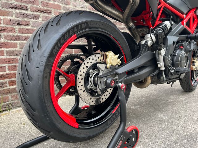 aprilia - dorsoduro-900