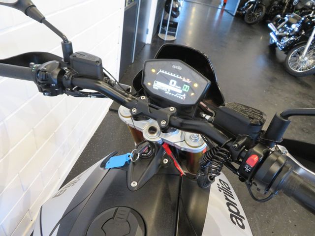 aprilia - dorsoduro-900
