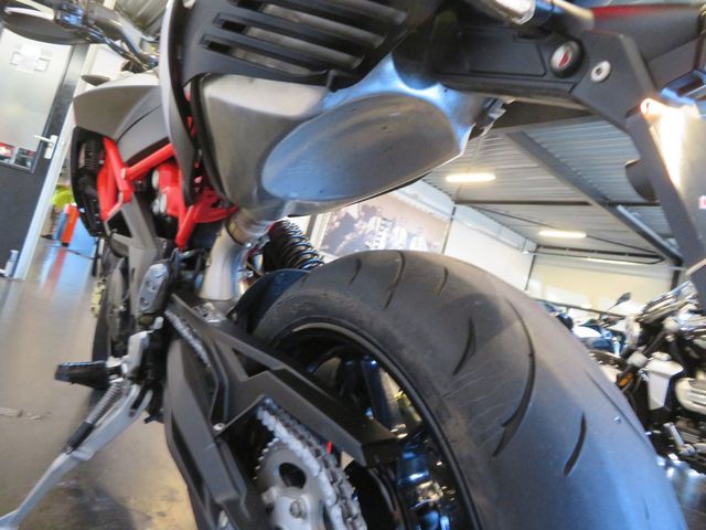 aprilia - dorsoduro-900