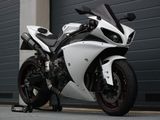 YAMAHA YZF R1