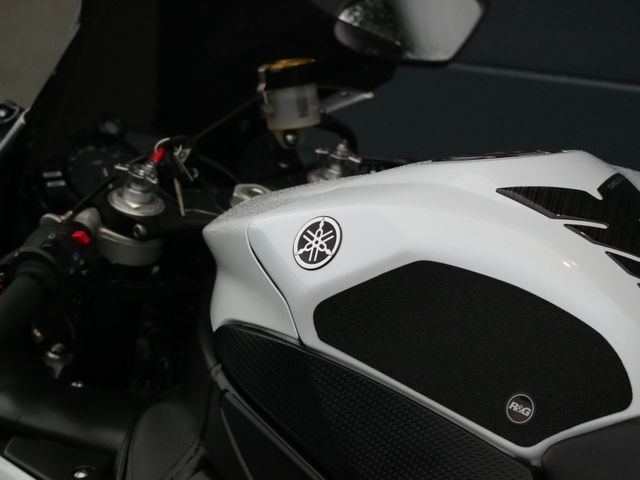 yamaha - yzf-r1
