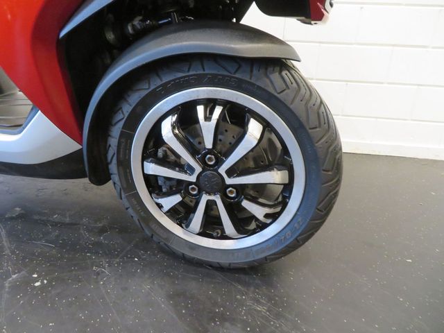 peugeot - metropolis-400