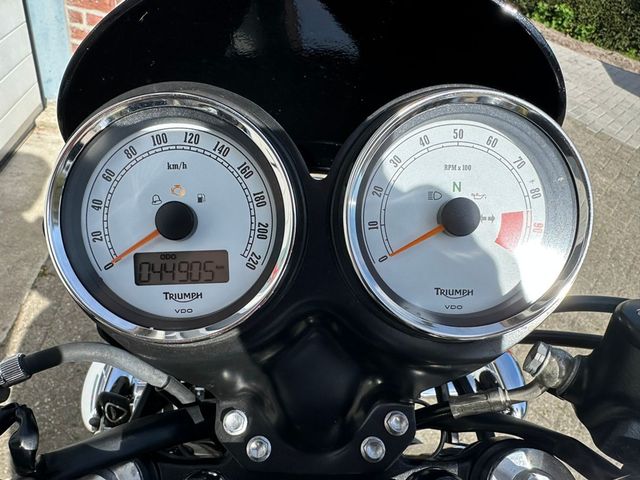 triumph - thruxton-900