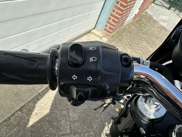 triumph - thruxton-900