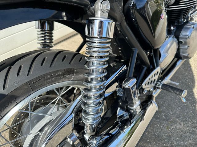 triumph - thruxton-900