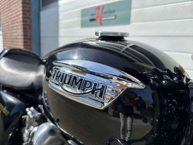 triumph - thruxton-900