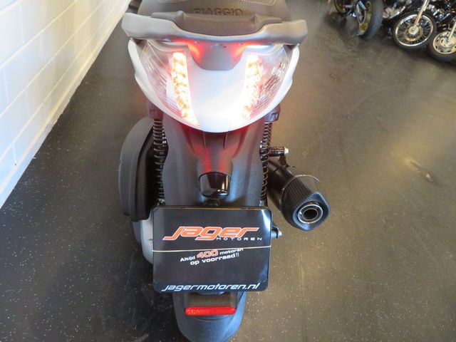 piaggio - beverly-350-police