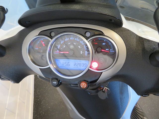 piaggio - beverly-350-police