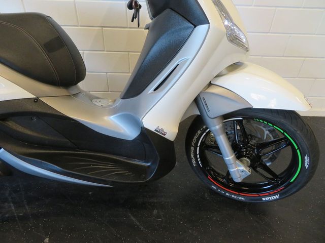 piaggio - beverly-350-police