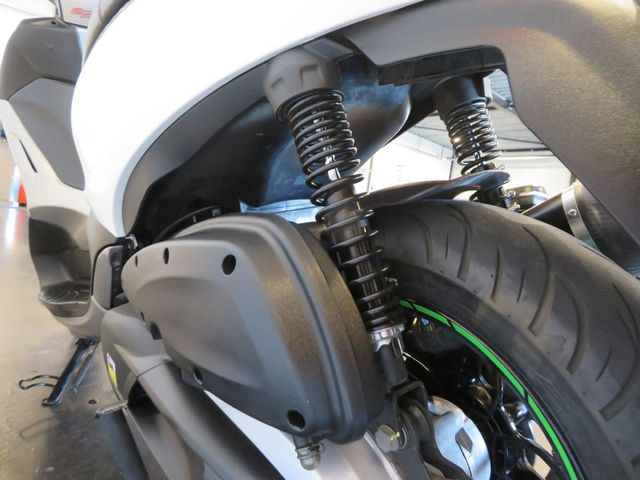 piaggio - beverly-350-police