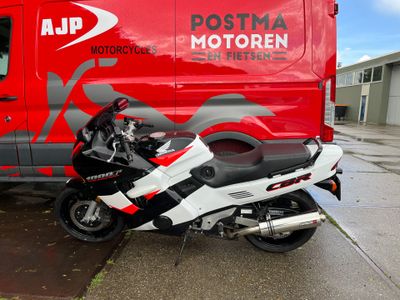 HONDA CBR 1000 F – foto 4