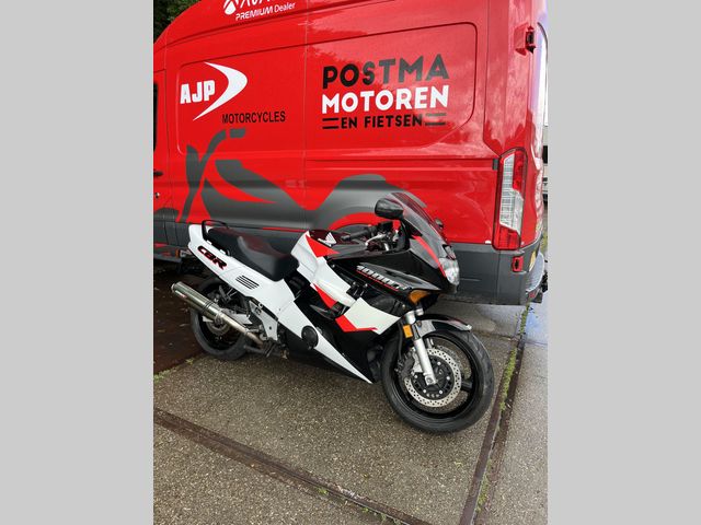 honda - cbr-1000-f