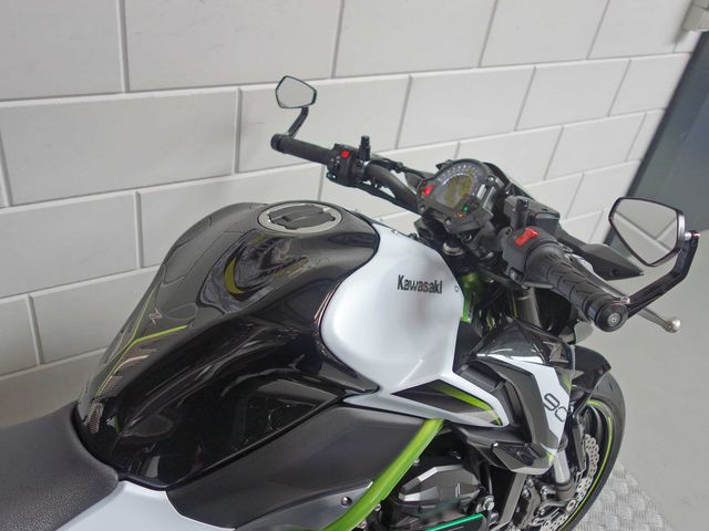 kawasaki - z900