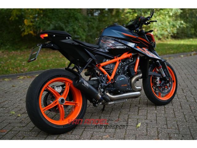 ktm - 1290-super-duke-r