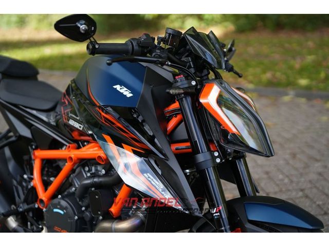 ktm - 1290-super-duke-r