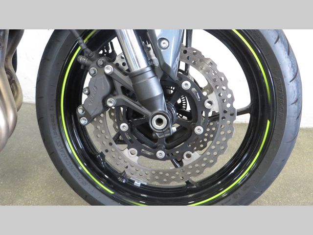 kawasaki - z900