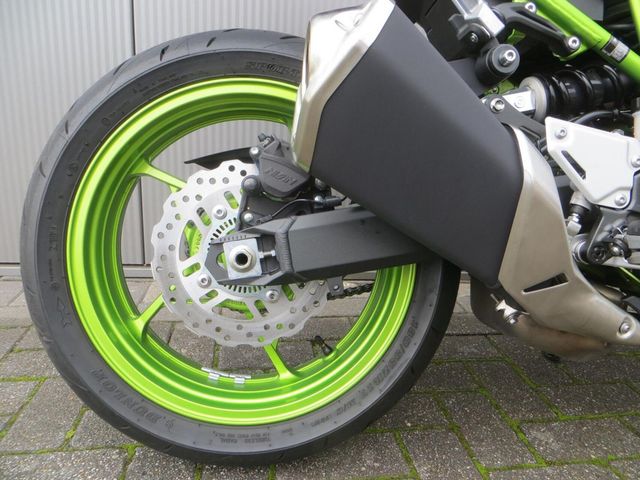 kawasaki - z900