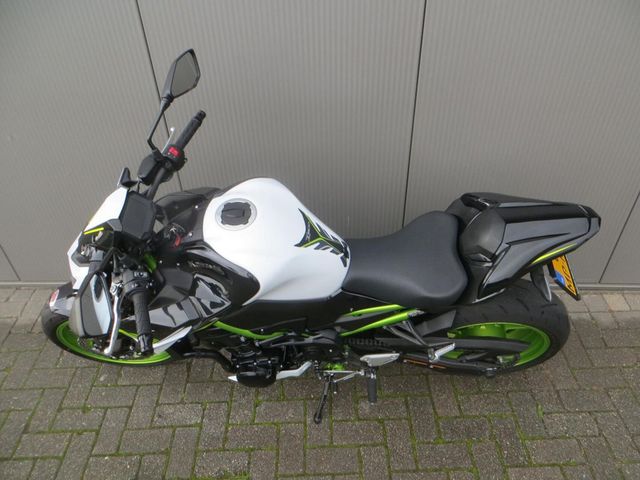kawasaki - z900
