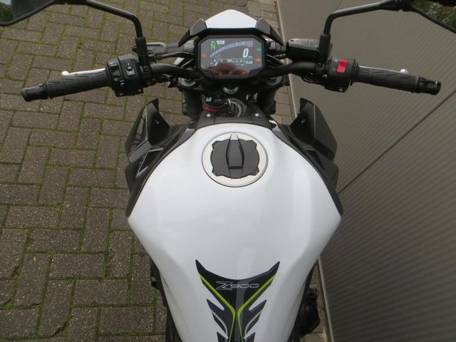 kawasaki - z900