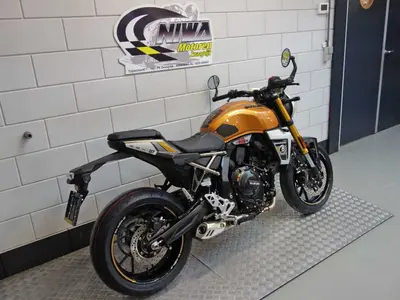 SUZUKI GSX-8T – foto 2