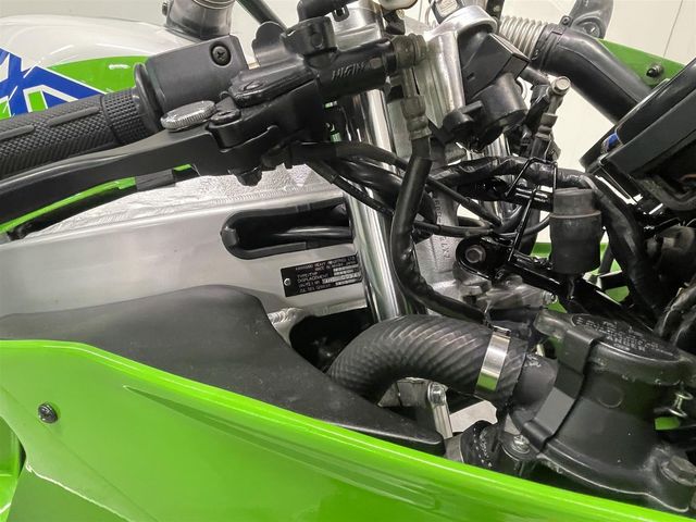 kawasaki - zxr-750