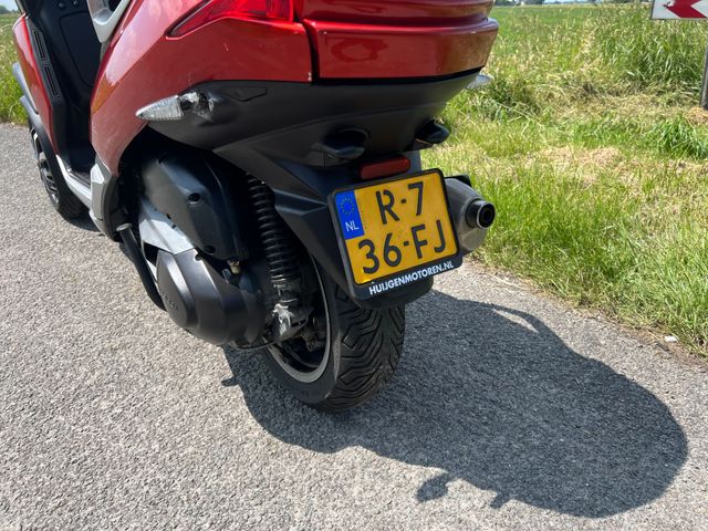 peugeot - metropolis-400