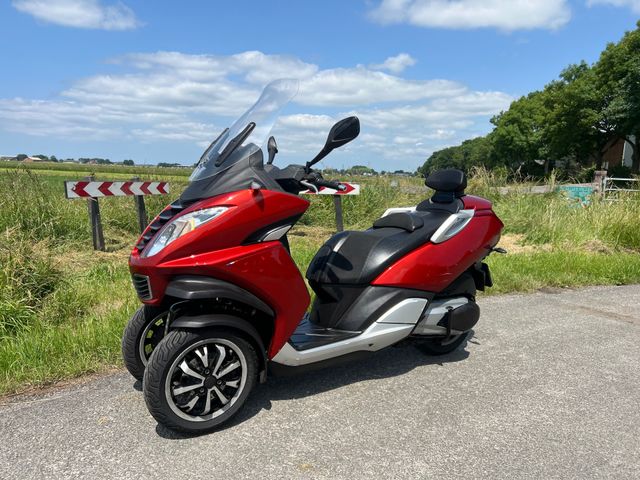 peugeot - metropolis-400