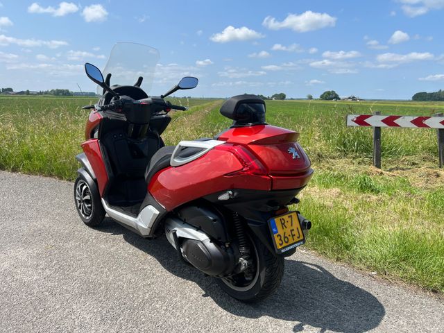 peugeot - metropolis-400
