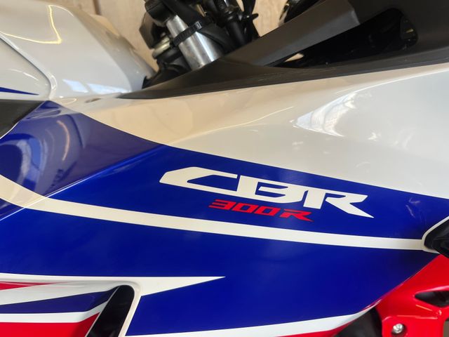honda - cbr-300-r