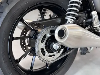 TRIUMPH STREET TWIN – foto 4