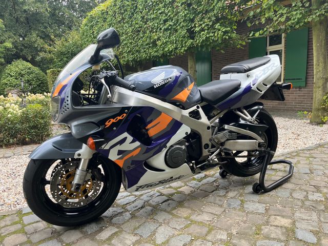 honda - cbr-900-rr-fireblade