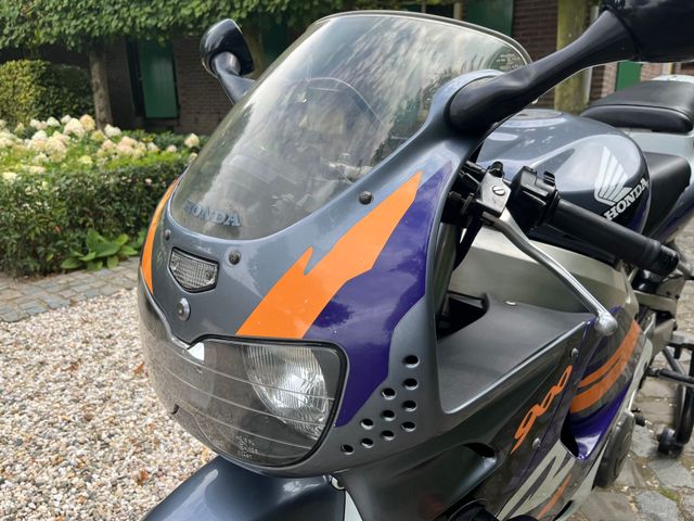 honda - cbr-900-rr-fireblade