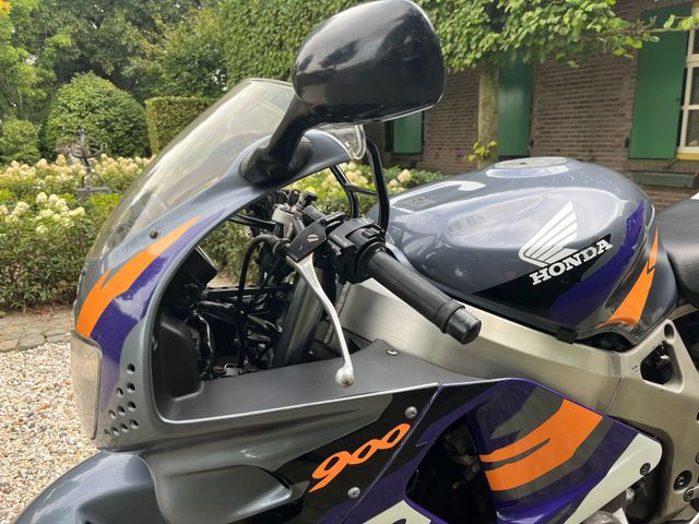 honda - cbr-900-rr-fireblade