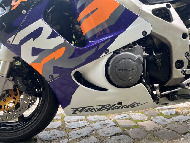 honda - cbr-900-rr-fireblade