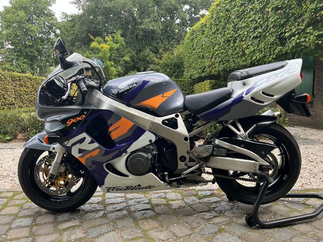 honda - cbr-900-rr-fireblade