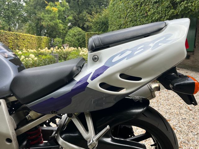 honda - cbr-900-rr-fireblade