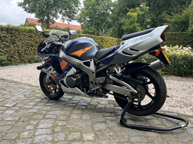 honda - cbr-900-rr-fireblade