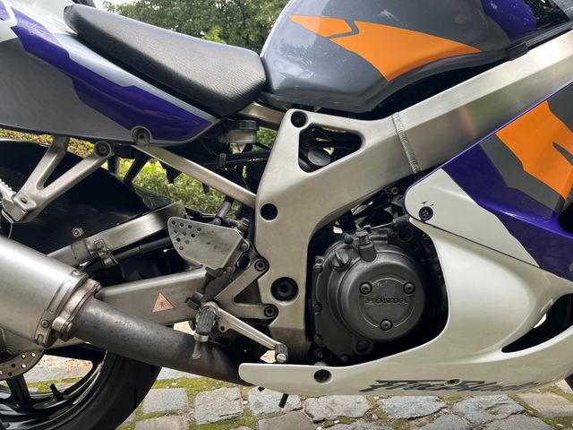 honda - cbr-900-rr-fireblade