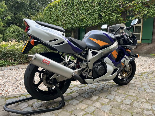 honda - cbr-900-rr-fireblade