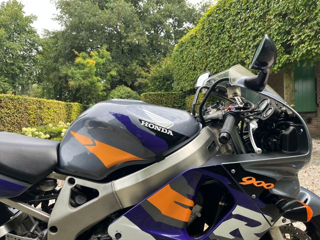honda - cbr-900-rr-fireblade