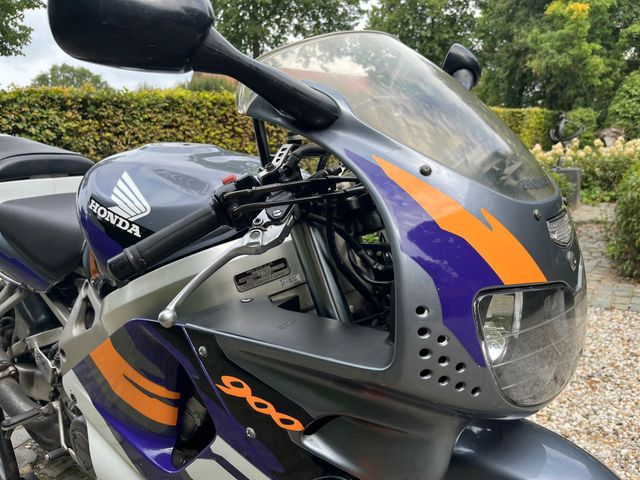 honda - cbr-900-rr-fireblade