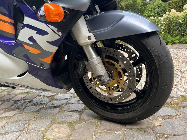 honda - cbr-900-rr-fireblade