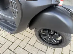 Vespa GTS 300 SuperTech HPE Notte # Full black 2022 occasion – foto 5 van 15