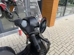 Vespa GTS 300 SuperTech HPE Notte # Full black 2022 occasion – foto 6 van 15
