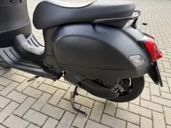 Vespa GTS 300 SuperTech HPE Notte # Full black 2022 occasion – foto 10 van 15