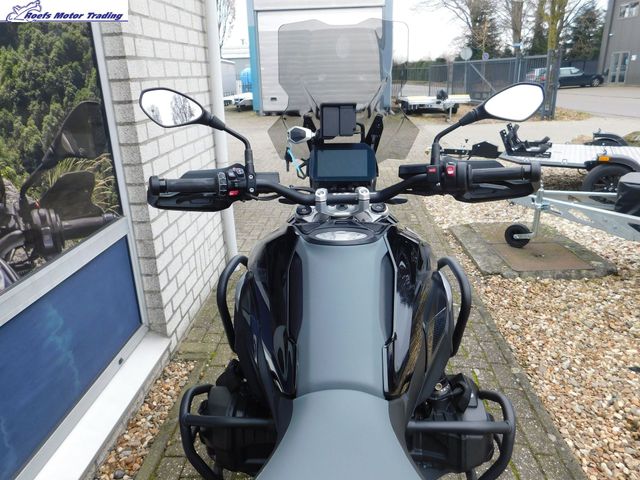 bmw - r-1300-gs-triple-black