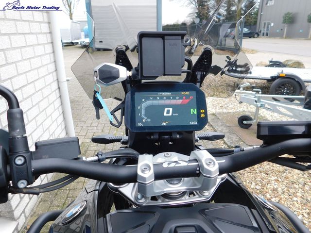 bmw - r-1300-gs-triple-black