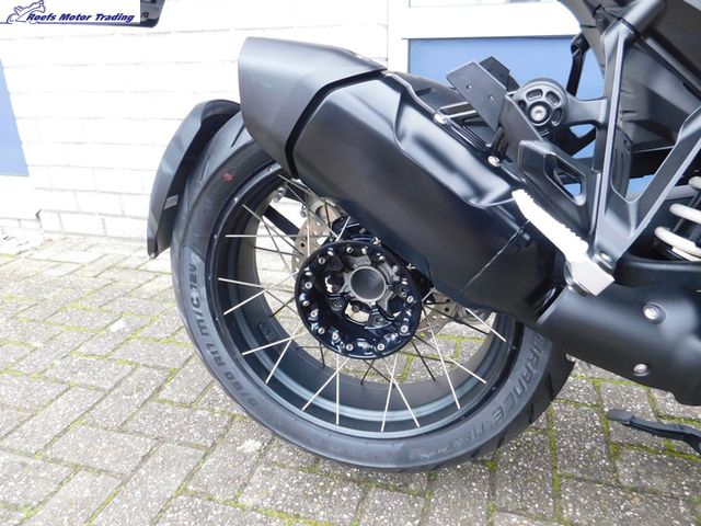 bmw - r-1300-gs-triple-black