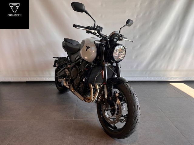 triumph - trident-660